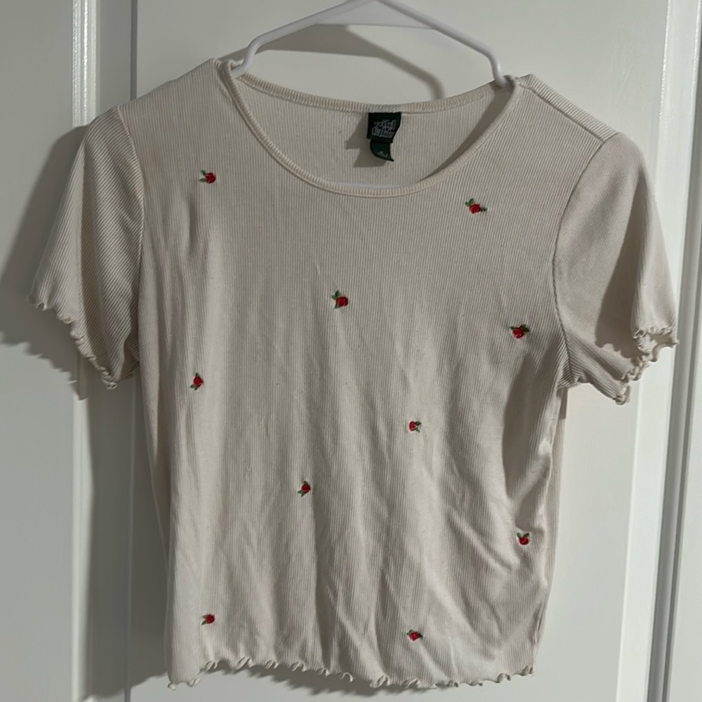 Wild Fable White with Roses Cropped Tee Size Medium - Picture 1 of 5